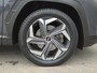 Hyundai Tucson 1.6 T-GDI PHEV Comfort Smart 4WD / Fabrieksgarantie tot 05-2027 / Dealer onderhouden / Stuur- & Stoelverwarming / Elektrische Achterklep / Trekgewicht 1350 kg / Achteruitrijcamera / Apple Carplay Android Auto / EAER bereik 62 km