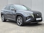 Hyundai Tucson 1.6 T-GDI PHEV Comfort Smart 4WD / Fabrieksgarantie tot 05-2027 / Dealer onderhouden / Stuur- & Stoelverwarming / Elektrische Achterklep / Trekgewicht 1350 kg / Achteruitrijcamera / Apple Carplay Android Auto / EAER bereik 62 km