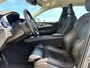 Volvo XC60 2.0 B5 Momentum Pro | Trekhaak | Lederen Bekleding | Stoelverwarming voor en achter | Keyless Entry | Elektrische Achterklep | Achteruitrijcamera | Parkeersensoren | Parkeerverwarming | LED Koplampen Adaptief | Navigatie | Apple Carplay | Android Auto
