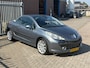 Peugeot 207 CC 1.6 VTi Féline AUTOMAAT NL AUTO NAP! NW DISTRIE! LEER l AIRCO ECC l JBL l STOELVERWARMING l LMV! TOPSTAAT!