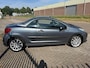 Peugeot 207 CC 1.6 VTi Féline AUTOMAAT NL AUTO NAP! NW DISTRIE! LEER l AIRCO ECC l JBL l STOELVERWARMING l LMV! TOPSTAAT!