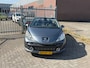 Peugeot 207 CC 1.6 VTi Féline AUTOMAAT NL AUTO NAP! NW DISTRIE! LEER l AIRCO ECC l JBL l STOELVERWARMING l LMV! TOPSTAAT!