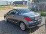 Peugeot 207 CC 1.6 VTi Féline AUTOMAAT NL AUTO NAP! NW DISTRIE! LEER l AIRCO ECC l JBL l STOELVERWARMING l LMV! TOPSTAAT!