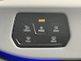 Volkswagen ID.3 Business 58 kWh Navigatie / 19"LM velgen / App-connect / Clima / Stoelverwarming / Zwart dak HAL