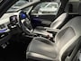 Volkswagen ID.3 Business 58 kWh Navigatie / 19"LM velgen / App-connect / Clima / Stoelverwarming / Zwart dak HAL
