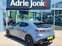 Mazda 3 2.0 e-SkyActiv-G M Hybrid 150 Homura TREKHAAK | A.CAMERA | 18"LM VELGEN BLACK | APPLE CARPLAY/ANDROID AUTO | HEAD-UP DISPLAY | 1e EIG | NED.AUTO |