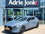 Mazda 3 2.0 e-SkyActiv-G M Hybrid 150 Homura TREKHAAK | A.CAMERA | 18"LM VELGEN BLACK | APPLE CARPLAY/ANDROID AUTO | HEAD-UP DISPLAY | 1e EIG | NED.AUTO |