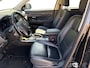 Mitsubishi Outlander 2.0 PHEV instyle achteruitrijcamera , trekhaak , electronic climate controle , lichtmetalen velgen 18" , lederen bekleding , stoel en stuur verwarming , verwarmde voorruit , super complete auto in zeer nette staat, accu 3 jaar geleden vervangen