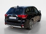 Mitsubishi Outlander 2.0 PHEV instyle achteruitrijcamera , trekhaak , electronic climate controle , lichtmetalen velgen 18" , lederen bekleding , stoel en stuur verwarming , verwarmde voorruit , super complete auto in zeer nette staat, accu 3 jaar geleden vervangen