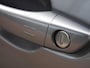 Peugeot 3008 1.2 PureTech Première | Elektrisch bedienbare achterklep | 19 inch velgen | Keyless entry en start | Dealer onderhouden | Navigatie | Zwart Dak | Climate control