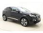 Peugeot 3008 1.2T Allure | 130PK | Elektrische Achterklep | Afneembare trekhaak | Keyless Entry & Start | 19'' Lichtmetalen velgen | Navigatie | DAB + | Camera Achter | 1e eigenaar!