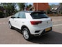 Volkswagen T-Roc 1.5 TSI 150pk Style DSG Automaat / Navigatie by APP / Parkeersensoren / Elek. achterklep / LM 16 inch  /