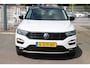 Volkswagen T-Roc 1.5 TSI 150pk Style DSG Automaat / Navigatie by APP / Parkeersensoren / Elek. achterklep / LM 16 inch  /