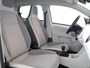 Volkswagen Up! 1.0 Beats 65 pk | Navigatie via App | Parkeersensoren achter | Achteruitrijcamera | Autom. airco | Cruise control | Stoelverwarming |