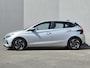 Hyundai i20 1.0 T-GDI Comfort / Achteruitrijcamera / Stuur- & Stoelverwarming / Navigatie via Apple Carplay of Android Auto / Cruise control / Trekgewicht 1110 kg / Parkeersensoren achter / Lichtmetalen wielen 16“ /