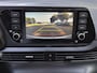 Hyundai i20 1.0 T-GDI Comfort / Achteruitrijcamera / Stuur- & Stoelverwarming / Navigatie via Apple Carplay of Android Auto / Cruise control / Trekgewicht 1110 kg / Parkeersensoren achter / Lichtmetalen wielen 16“ /