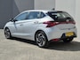 Hyundai i20 1.0 T-GDI Comfort / Achteruitrijcamera / Stuur- & Stoelverwarming / Navigatie via Apple Carplay of Android Auto / Cruise control / Trekgewicht 1110 kg / Parkeersensoren achter / Lichtmetalen wielen 16“ /