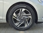 Hyundai i20 1.0 T-GDI Comfort / Achteruitrijcamera / Stuur- & Stoelverwarming / Navigatie via Apple Carplay of Android Auto / Cruise control / Trekgewicht 1110 kg / Parkeersensoren achter / Lichtmetalen wielen 16“ /
