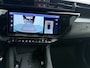 Alfa Romeo Junior Ibrida Sport Speciale | "Sport Speciale" alcantara bekleding met witte accenten - 6-voudig elektrisch verstelbare bestuurdersstoel / 6-voudig handmatig verstelbare passagiersstoel | 10,1" infotainment systeem | 10,1" infotainment systeem met navigatie