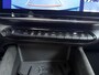 Alfa Romeo Junior Ibrida Sport Speciale | "Sport Speciale" alcantara bekleding met witte accenten - 6-voudig elektrisch verstelbare bestuurdersstoel / 6-voudig handmatig verstelbare passagiersstoel | 10,1" infotainment systeem | 10,1" infotainment systeem met navigatie
