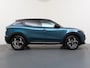Alfa Romeo Junior Ibrida Sport Speciale | "Sport Speciale" alcantara bekleding met witte accenten - 6-voudig elektrisch verstelbare bestuurdersstoel / 6-voudig handmatig verstelbare passagiersstoel | 10,1" infotainment systeem | 10,1" infotainment systeem met navigatie