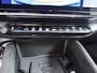 Alfa Romeo Junior Ibrida Sport Speciale | "Sport Speciale" alcantara bekleding met witte accenten - 6-voudig elektrisch verstelbare bestuurdersstoel / 6-voudig handmatig verstelbare passagiersstoel | 10,1" infotainment systeem | 10,1" infotainment systeem met navigatie