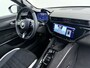 Alfa Romeo Junior Ibrida Sport Speciale | "Sport Speciale" alcantara bekleding met witte accenten - 6-voudig elektrisch verstelbare bestuurdersstoel / 6-voudig handmatig verstelbare passagiersstoel | 10,1" infotainment systeem | 10,1" infotainment systeem met navigatie