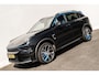 Lynk & Co 01 1.5 Plug-in Hybrid 262 Pk I Zwarte Hemel I Panoramadak I 75 km Elektrisch I 360 Camera I Infinity Audio I Full Map Navi I Carplay I 20 inch. LMV l 1e eigenaar