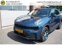 Lynk & Co 01 1.5 261PK! ORIGINEEL NL 360CAMERA 6,6KWH LADEN TREKHAAK PANORAMADAK FULL LED 20INCH ADAPTIEVE CRUISE ANDROID-APPLECARPLAY NAVI CLIMA PDC V+A KEYLESS ENZ...