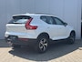Volvo XC40 2.0 B4 Plus Dark Elektrisch verstelbare voorstoelen | Google Maps & Infotainment | Adaptieve Cruise Control | BLIS dodehoekdetectie | 18 inch lichtmetalen velgen | All season banden | Trekhaak semi elektrisch inklapbaar | Harman Kardon premium audio