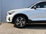 Volvo XC40 2.0 B4 Plus Dark Elektrisch verstelbare voorstoelen | Google Maps & Infotainment | Adaptieve Cruise Control | BLIS dodehoekdetectie | 18 inch lichtmetalen velgen | All season banden | Trekhaak semi elektrisch inklapbaar | Harman Kardon premium audio