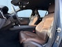 Volvo V60 Cross Country B5 AWD Pro | Adaptieve Cruise Control | BLIS Dodehoekdetectie | 18 inch lichtmetalen velgen | Elektrisch verstelbare voorstoelen met geheugen | Trekhaak semi elektrisch inklapbaar | Stoel- & stuurwielverwarming
