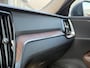 Volvo V60 Cross Country B5 AWD Pro | Adaptieve Cruise Control | BLIS Dodehoekdetectie | 18 inch lichtmetalen velgen | Elektrisch verstelbare voorstoelen met geheugen | Trekhaak semi elektrisch inklapbaar | Stoel- & stuurwielverwarming