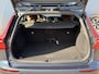 Volvo V60 Cross Country B5 AWD Pro | Adaptieve Cruise Control | BLIS Dodehoekdetectie | 18 inch lichtmetalen velgen | Elektrisch verstelbare voorstoelen met geheugen | Trekhaak semi elektrisch inklapbaar | Stoel- & stuurwielverwarming