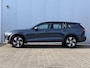 Volvo V60 Cross Country B5 AWD Pro | Adaptieve Cruise Control | BLIS Dodehoekdetectie | 18 inch lichtmetalen velgen | Elektrisch verstelbare voorstoelen met geheugen | Trekhaak semi elektrisch inklapbaar | Stoel- & stuurwielverwarming
