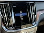 Volvo V60 Cross Country B5 AWD Pro | Adaptieve Cruise Control | BLIS Dodehoekdetectie | 18 inch lichtmetalen velgen | Elektrisch verstelbare voorstoelen met geheugen | Trekhaak semi elektrisch inklapbaar | Stoel- & stuurwielverwarming