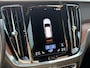 Volvo V60 Cross Country B5 AWD Pro | Adaptieve Cruise Control | BLIS Dodehoekdetectie | 18 inch lichtmetalen velgen | Elektrisch verstelbare voorstoelen met geheugen | Trekhaak semi elektrisch inklapbaar | Stoel- & stuurwielverwarming