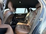 Volvo V60 Cross Country B5 AWD Pro | Adaptieve Cruise Control | BLIS Dodehoekdetectie | 18 inch lichtmetalen velgen | Elektrisch verstelbare voorstoelen met geheugen | Trekhaak semi elektrisch inklapbaar | Stoel- & stuurwielverwarming