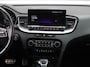 Kia ProCeed 1.5 T-GDi GT-Line | Trekhaak | Schuifdak | Stuur-/stoelverwarming | Camera | Dodehoek detectie | Telefoonlader | Cruise adapt. | 17" LM | LED |