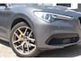Alfa Romeo Stelvio 2.0 T 280pk AWD (4x4) Super Veloce Automaat | Navigatie | Carplay & Android Auto | Camera | Airco ECC | Panoramisch Open Dak | Parkeersensoren | Leder | Lichtmetalen Velgen | Dodehoek Detectie |  Alarm | Isofix | 4 Seizoenen Banden | Zeer Compleet!!!
