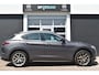 Alfa Romeo Stelvio 2.0 T 280pk AWD (4x4) Super Veloce Automaat | Navigatie | Carplay & Android Auto | Camera | Airco ECC | Panoramisch Open Dak | Parkeersensoren | Leder | Lichtmetalen Velgen | Dodehoek Detectie |  Alarm | Isofix | 4 Seizoenen Banden | Zeer Compleet!!!