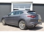 Alfa Romeo Stelvio 2.0 T 280pk AWD (4x4) Super Veloce Automaat | Navigatie | Carplay & Android Auto | Camera | Airco ECC | Panoramisch Open Dak | Parkeersensoren | Leder | Lichtmetalen Velgen | Dodehoek Detectie |  Alarm | Isofix | 4 Seizoenen Banden | Zeer Compleet!!!