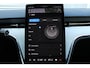 Volvo EX90 Twin Motor Performance Ultra 7P. 106 kWh | 800V | 680PK | Elektrochromatisch Panoramadak | Nappa Lederen Bekleding | Stoelventilatie & Massagefunctie Voorstoelen | Luchtvering | Bowers & Wilkins High Fidelity Audiosysteem | Dolby Atmos | Abbey Road Studios Mode | Getint Glas | 22-Inch Lichtmetalen Velgen | Stoelverwarming Voor en Achter | Stuurverwarming | Keyless | BLIS | Adaptive Cruise Control | Pilot Assist | Park Pilot Assist | Visual Park Assist met 360° Camera | Google | Soft Close |