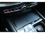 Volvo XC60 T6 Plug-in hybrid AWD Plus Dark | Trekhaak | Head up display | 360 graden camera | Premium audio by Harman Kardon | Verwarmbare voorstoelen stuurwiel en achterbank