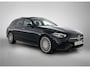 Mercedes-Benz C-klasse Estate 300 e 140 Years Edition | Winterpakket | Comfortpakket Plus | Parkeerpakket met 360°-camera | Trekhaak | Panoramaschuifdak | Middenconsole metaalstructuur | DISTRONIC | 19" multispaaks lichtmetalen AMG-velgen |
