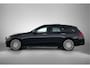 Mercedes-Benz C-klasse Estate 300 e 140 Years Edition | Winterpakket | Comfortpakket Plus | Parkeerpakket met 360°-camera | Trekhaak | Panoramaschuifdak | Middenconsole metaalstructuur | DISTRONIC | 19" multispaaks lichtmetalen AMG-velgen |