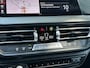 BMW 1-Serie 118i High Executive M-sport | M-AERODYNAMICA| SFEERVERLICHTING| NAVIGATIE + APPLE CARPLAY/ANDROID AUTO| PARKEERSENSOREN V+A| FULL LED| KEYLESS| GETINT GLAS|