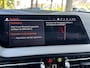 BMW 1-Serie 118i High Executive M-sport | M-AERODYNAMICA| SFEERVERLICHTING| NAVIGATIE + APPLE CARPLAY/ANDROID AUTO| PARKEERSENSOREN V+A| FULL LED| KEYLESS| GETINT GLAS|