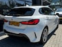 BMW 1-Serie 118i High Executive M-sport | M-AERODYNAMICA| SFEERVERLICHTING| NAVIGATIE + APPLE CARPLAY/ANDROID AUTO| PARKEERSENSOREN V+A| FULL LED| KEYLESS| GETINT GLAS|