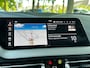 BMW 1-Serie 118i High Executive M-sport | M-AERODYNAMICA| SFEERVERLICHTING| NAVIGATIE + APPLE CARPLAY/ANDROID AUTO| PARKEERSENSOREN V+A| FULL LED| KEYLESS| GETINT GLAS|